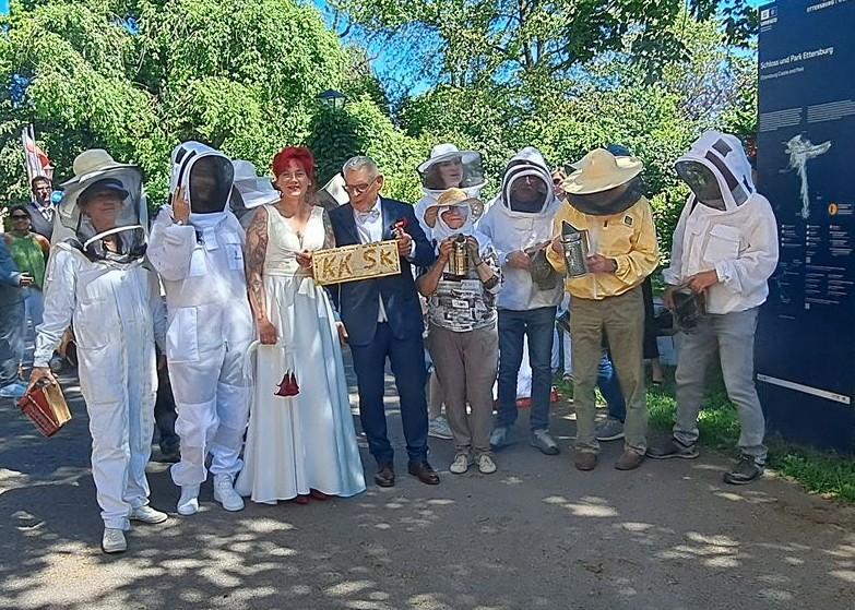 Du betrachtest gerade Eine süße Überraschung zur Hochzeit von Sabine (ehem. Hampel) und Kai Kögler